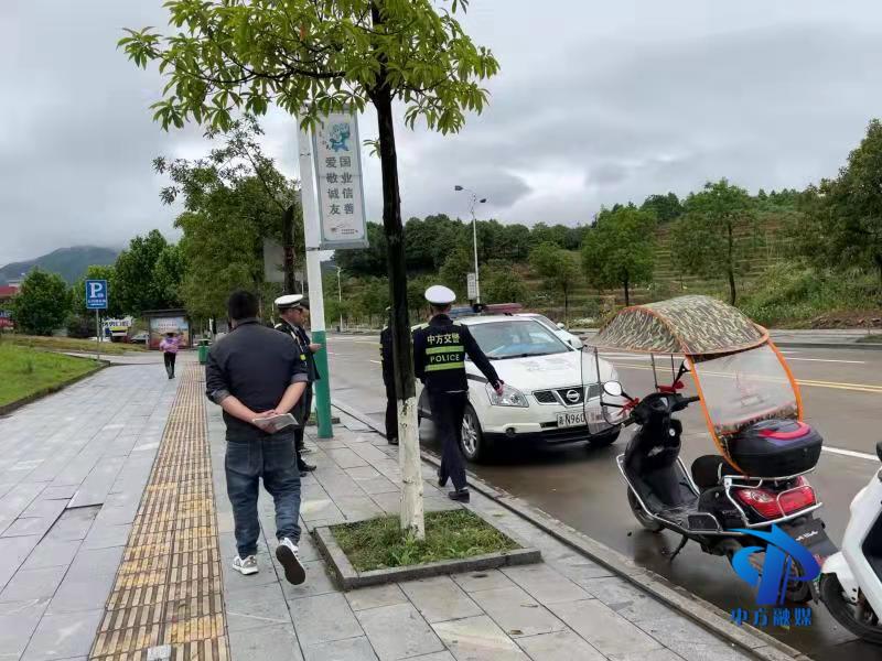 中方县：重拳出击 严查摩托车、电动车违法行为