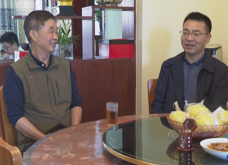 张家铣走访看望离退休老干部