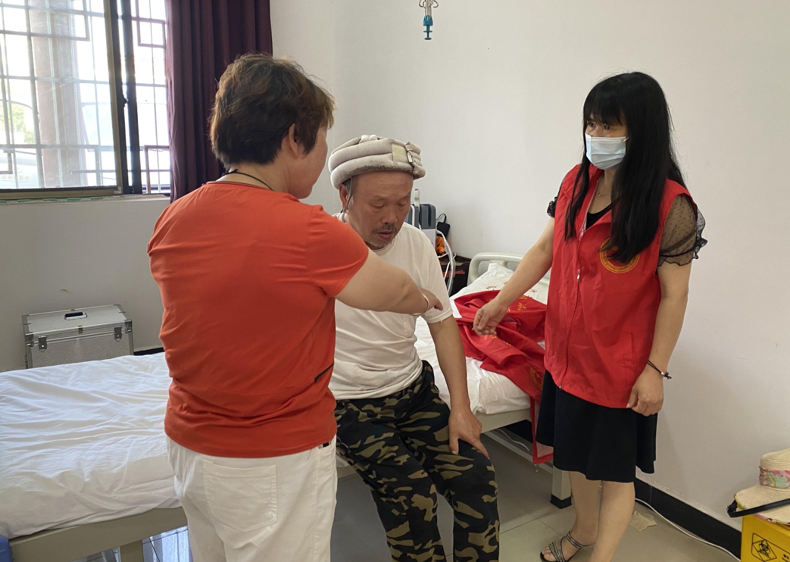 中方镇中心卫生院：为民办实事  免费体检送到村