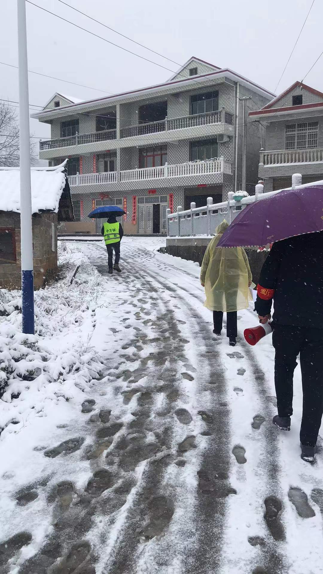 图集|中方镇：大雪中，你们坚守岗位的样子真美！