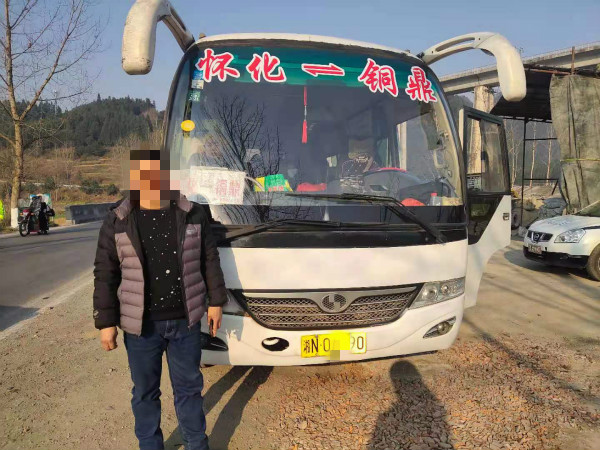 中方查获一起客运车辆超员违法行为