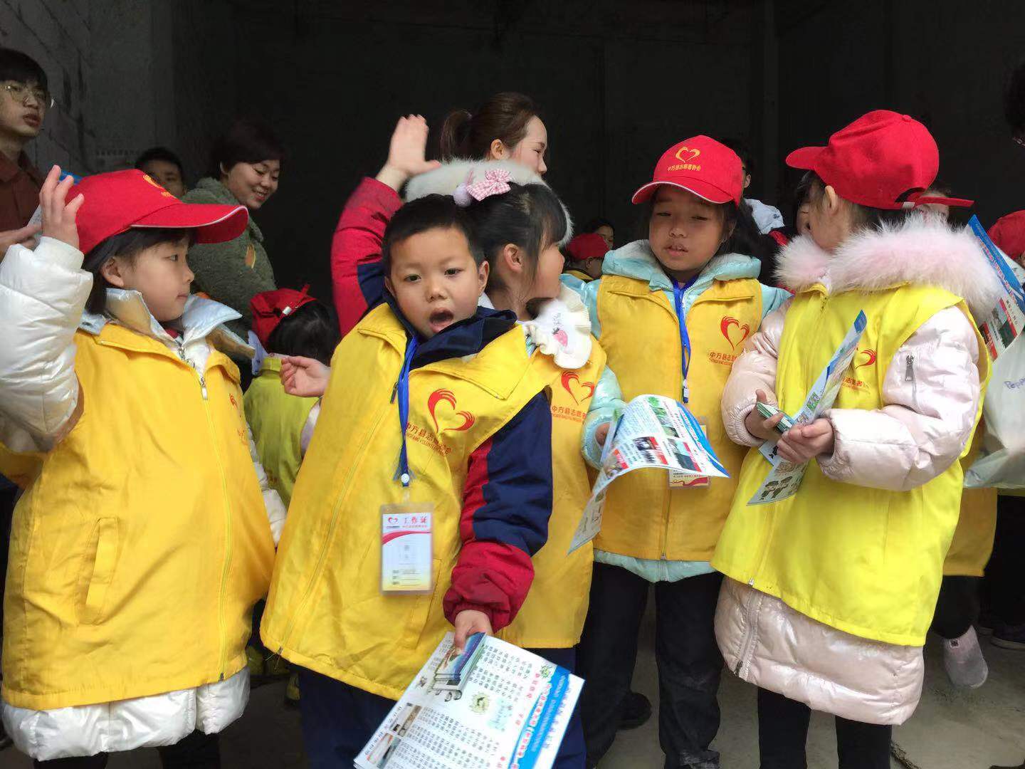 中方：学雷锋，争做小小禁毒宣传员