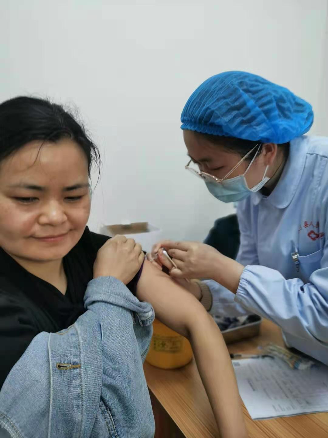 中方镇：干部职工积极接种新冠病毒疫苗