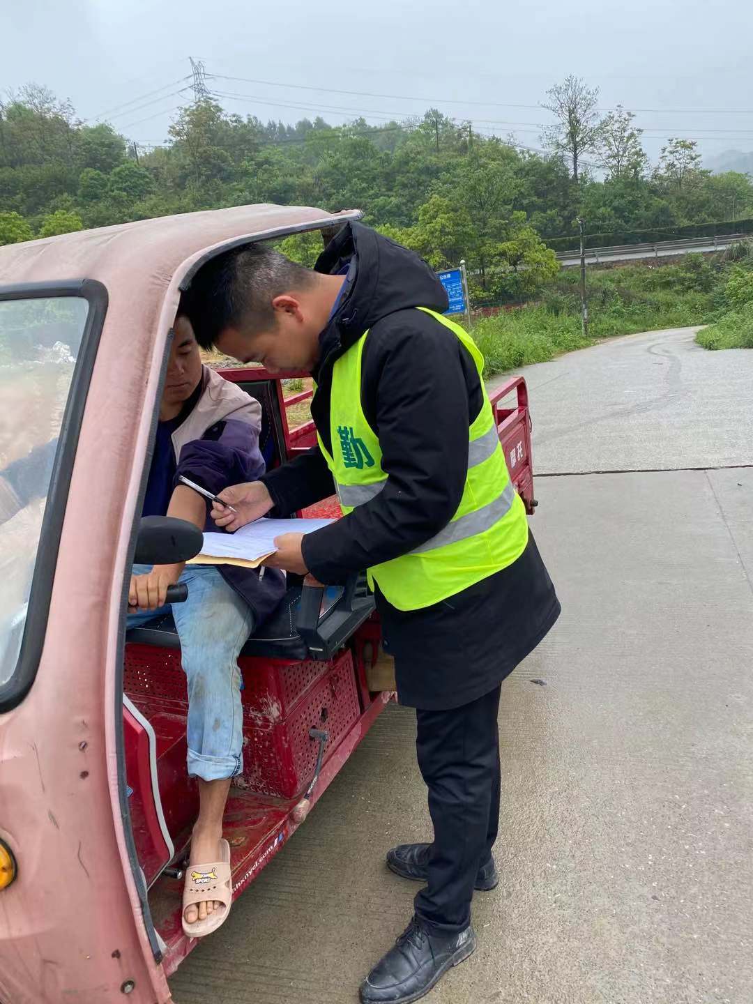 中方镇：交通劝导你我他
