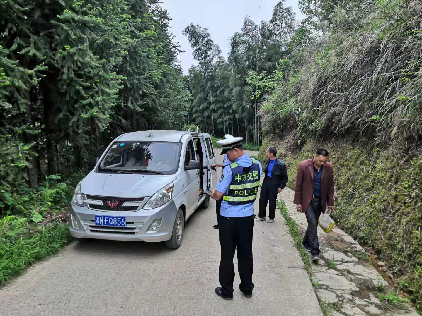 新路河镇开展交通顽瘴痼疾整治行动