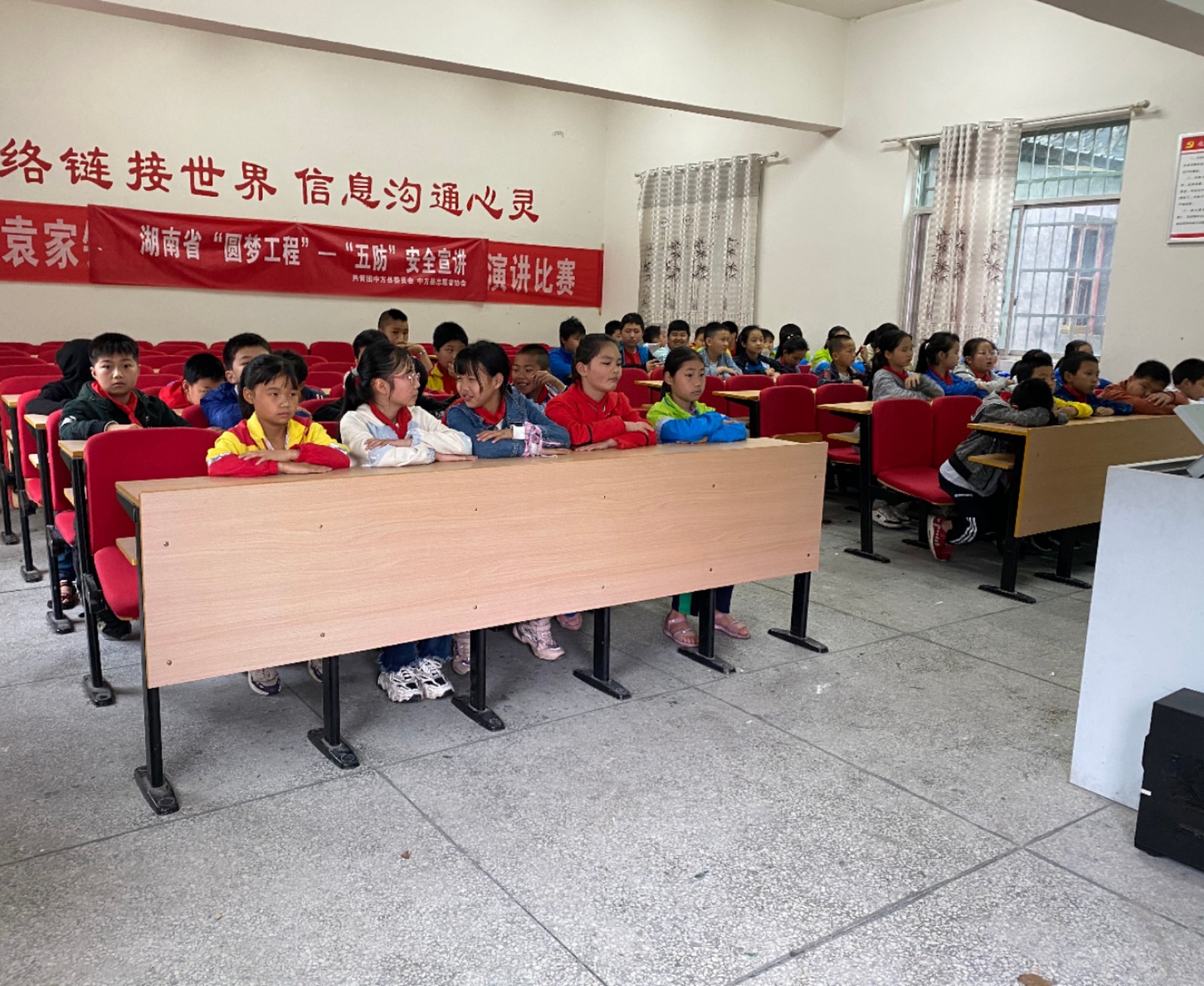 “圆梦工程”——“五防”教育走进袁家镇蒋家小学
