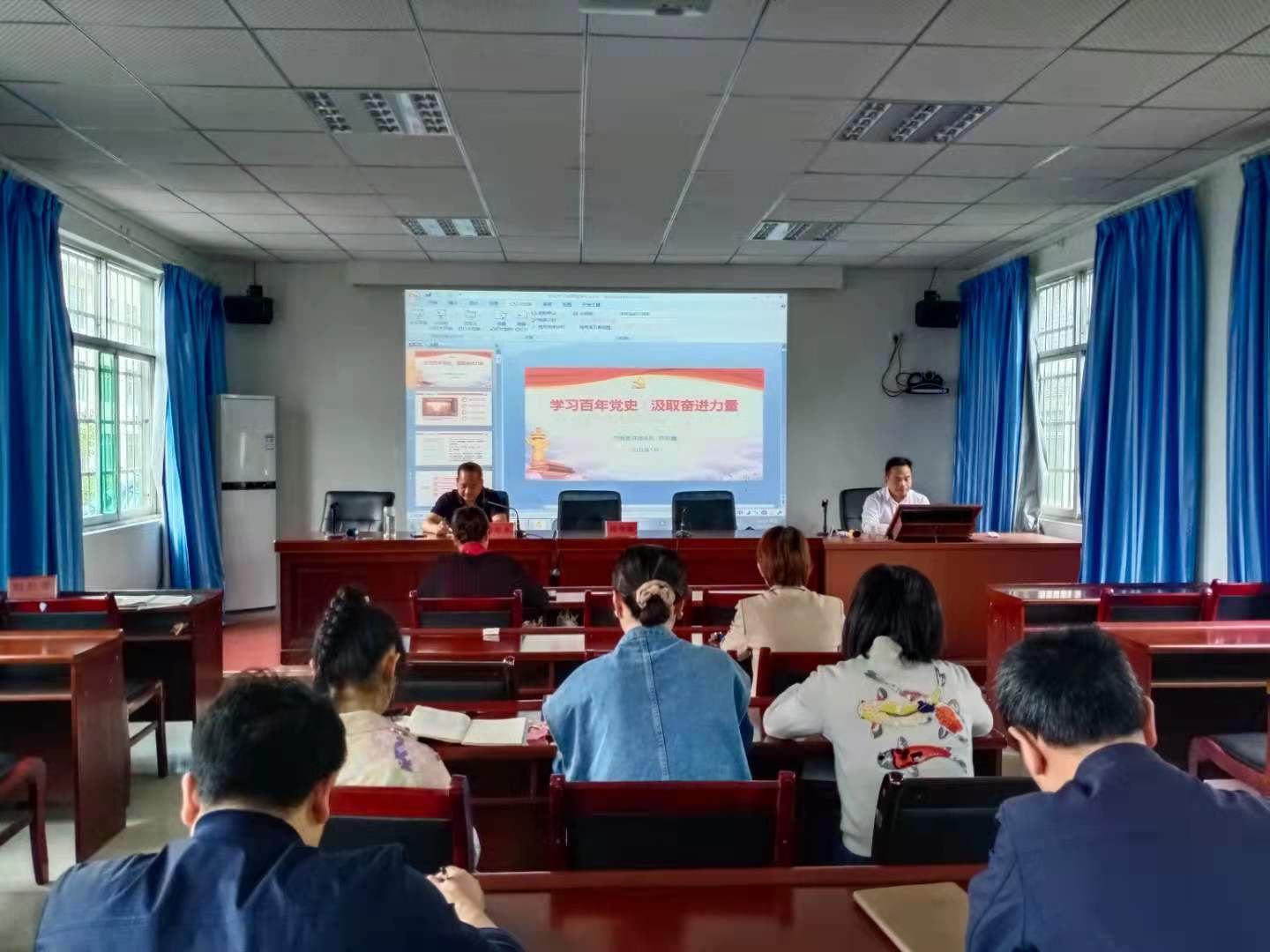 县委党史学习教育宣讲团为县统计局干部“充电”