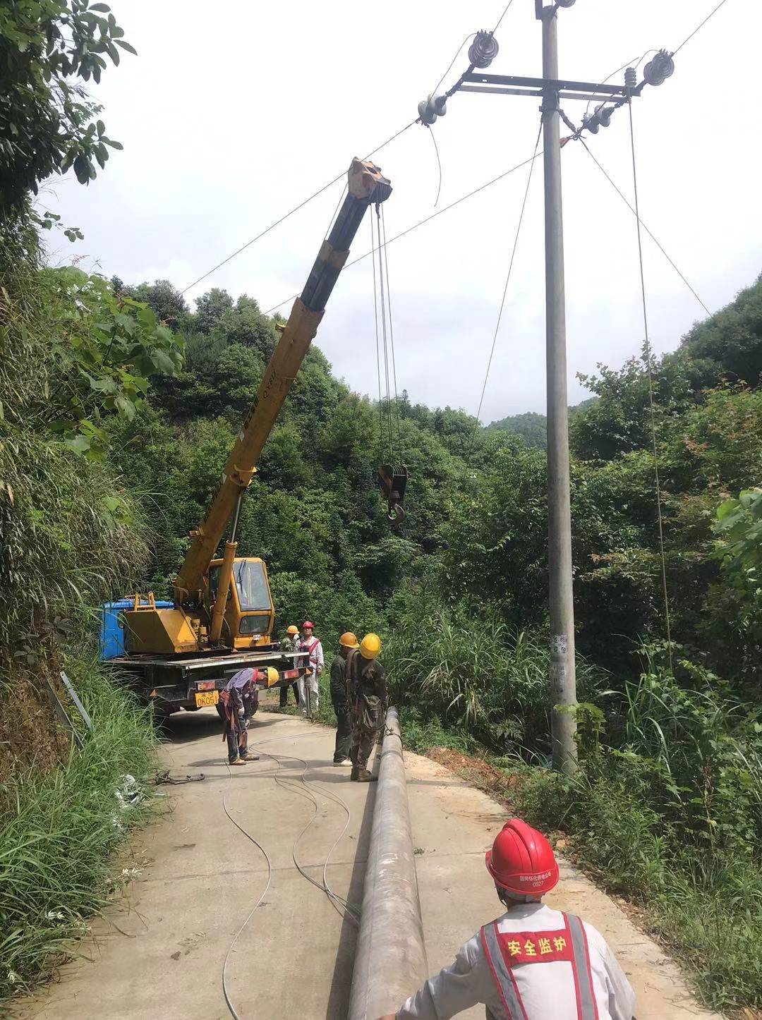国网中方县供电公司：集中检修全力消除跨鱼塘线路安全隐患