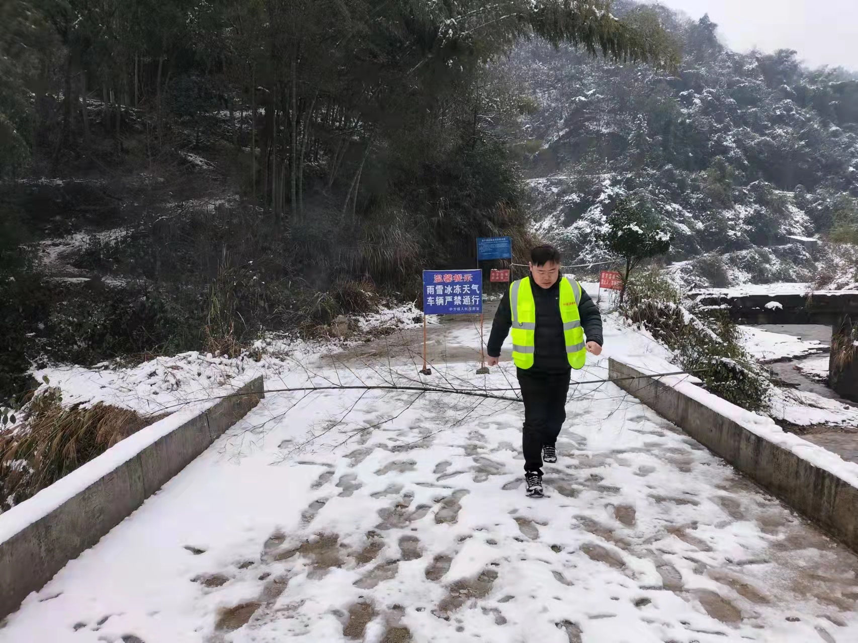 中方镇：除夕我们在岗，守一方平安，护万家团圆