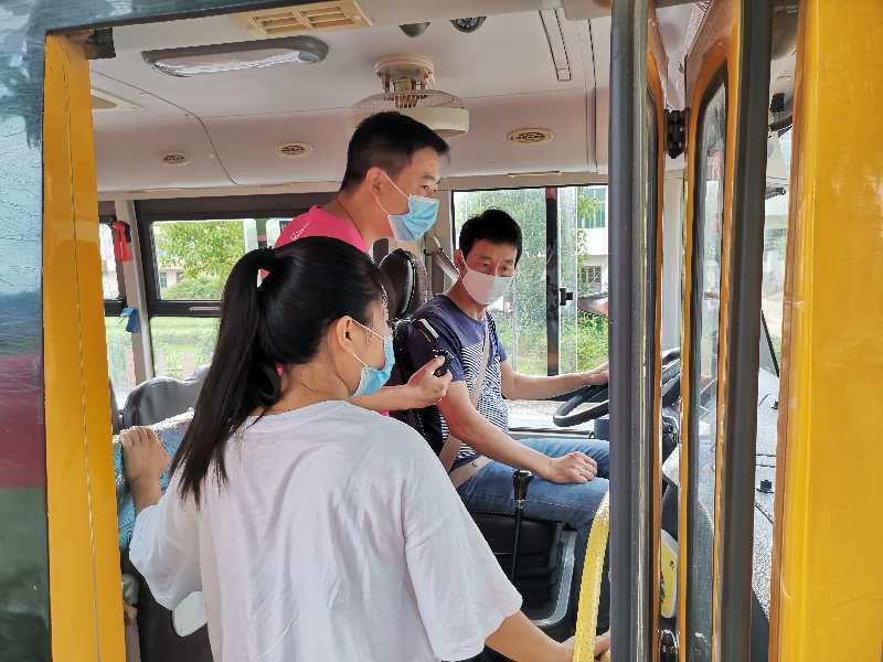 【重拳出击 扫黑除恶】县教育局：加强校车领域乱象源头治理 确保校车管理有章可循