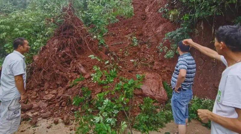 黄天华：暴雨来袭 决不落下一户人家