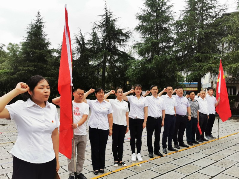 桑植县机关事务服务中心：重走长征路 永远跟党走