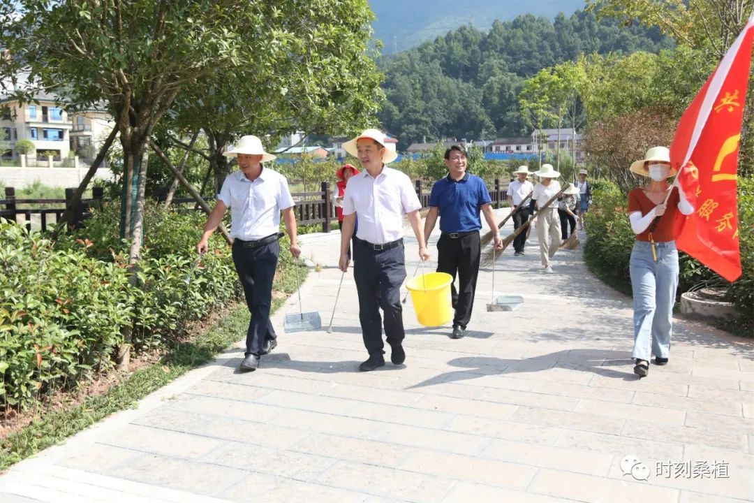 城市清洁日：四大家领导带头上街清扫