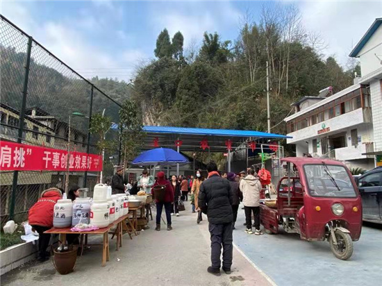 陈家河镇：整治“马路市场” 还安全于民