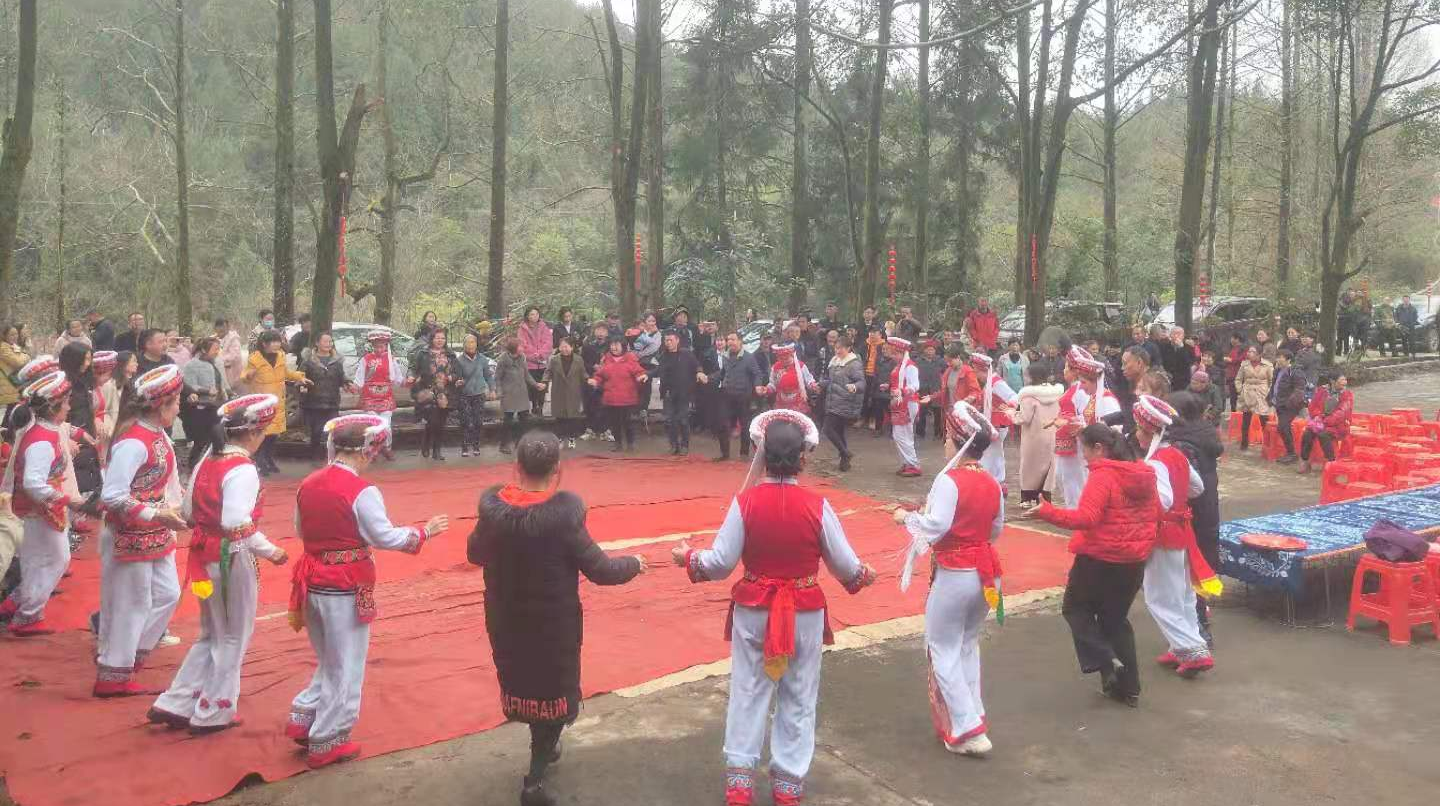 芙蓉桥白族乡合群村：开展庆祝”三八“系列活动   载歌载舞奔向振兴路