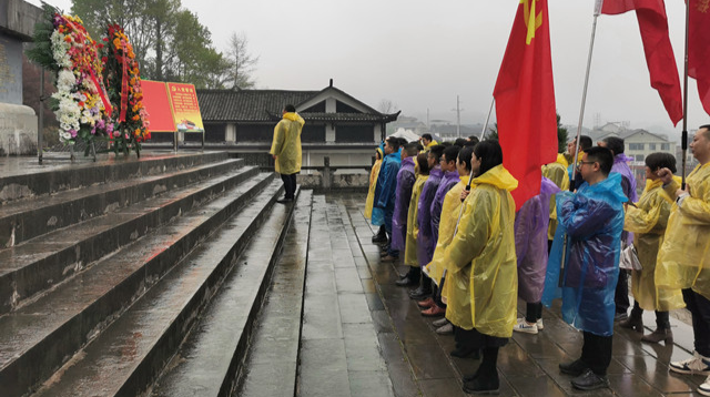 人潮溪镇开展瞻仰革命纪念地暨党史学习教育系列活动
