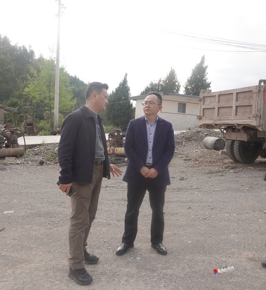 杨昌顺暗访马合口白族乡菊山娅采石场