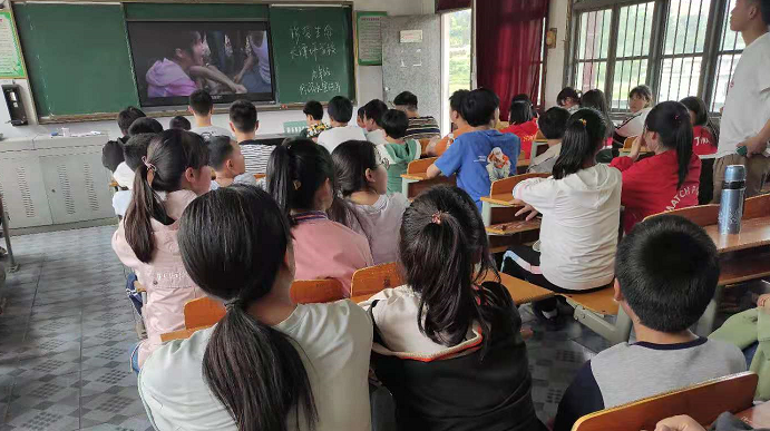 长潭坪学校开展防溺水系列宣传教育活动