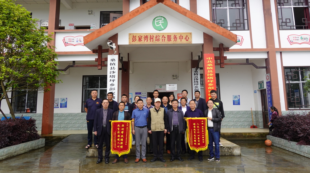 县人大巩固脱贫工作顺利交接