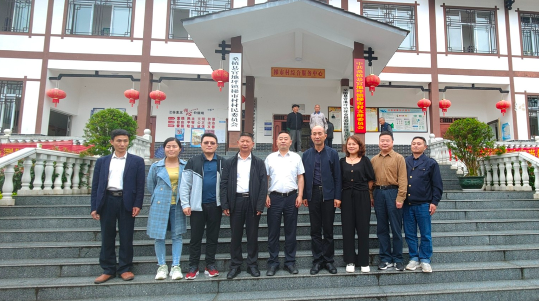 官地坪镇梯市村：完成使命荣撤队 群众流泪话别离