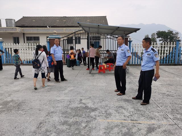 人潮溪镇：筑牢校园安全“铜墙铁壁” 为“开学季”保驾护航