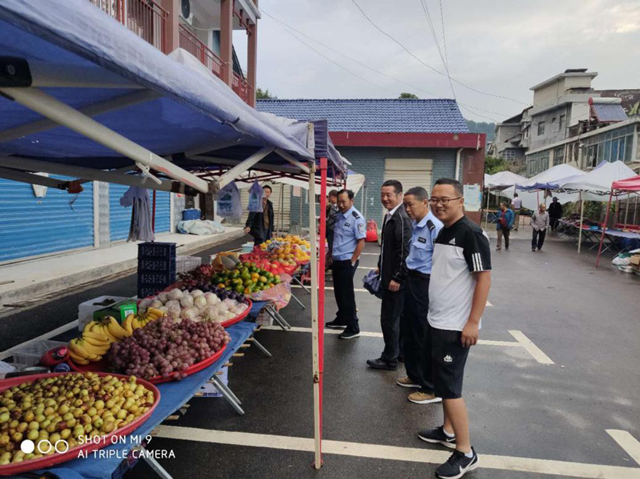 人潮溪镇：整治马路市场 建设平安人潮溪