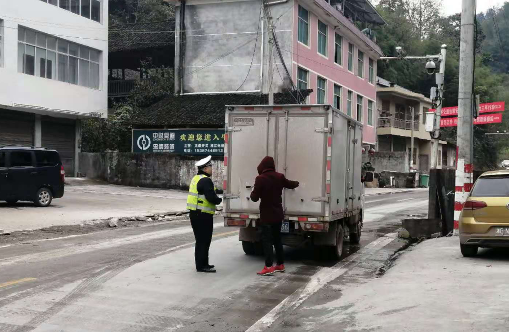 沙塔坪乡开展道路交通安全联合执法整治行动