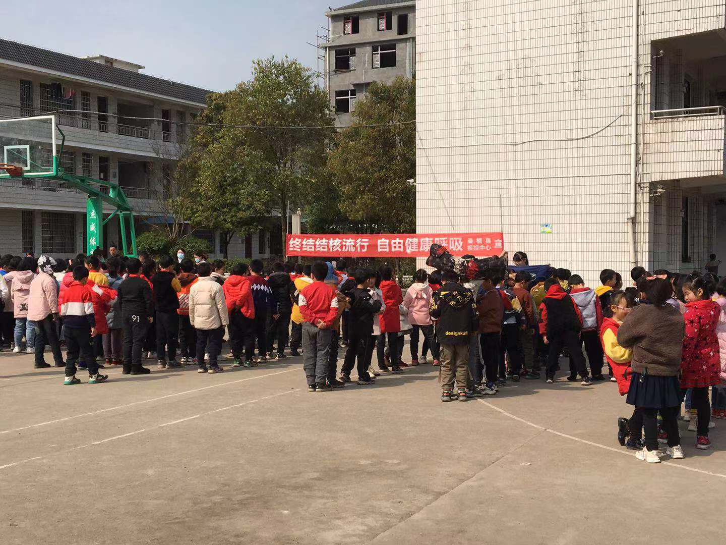 刘家坪白族乡卫生院开展肺结核防控知识进校园宣传活动
