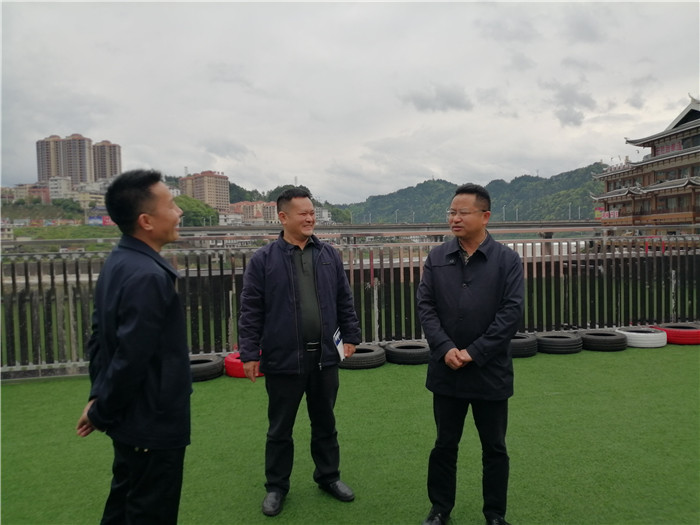 赵云海到澧源镇一小附属幼儿园调研