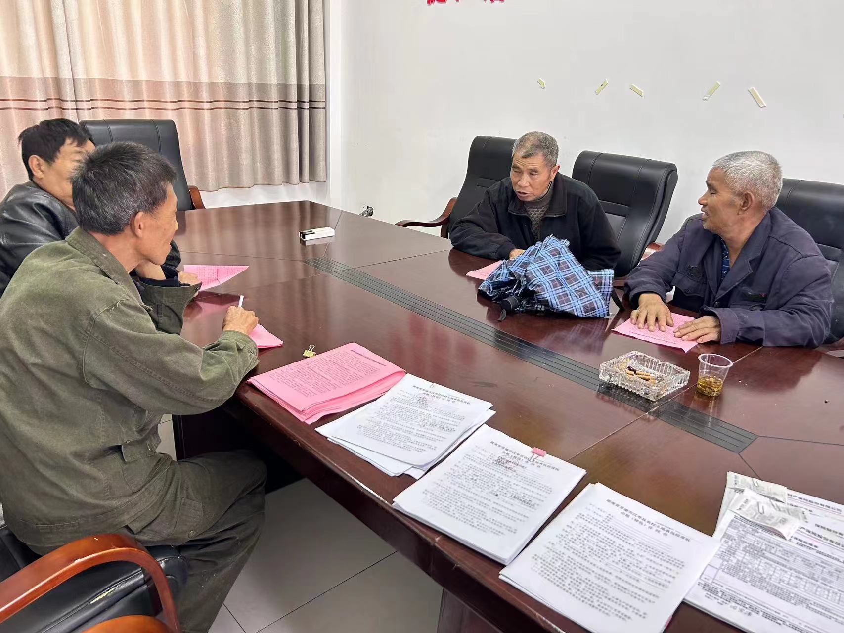 汉寿县军山铺镇开展废弃农膜及农药包装废弃物回收宣传活动