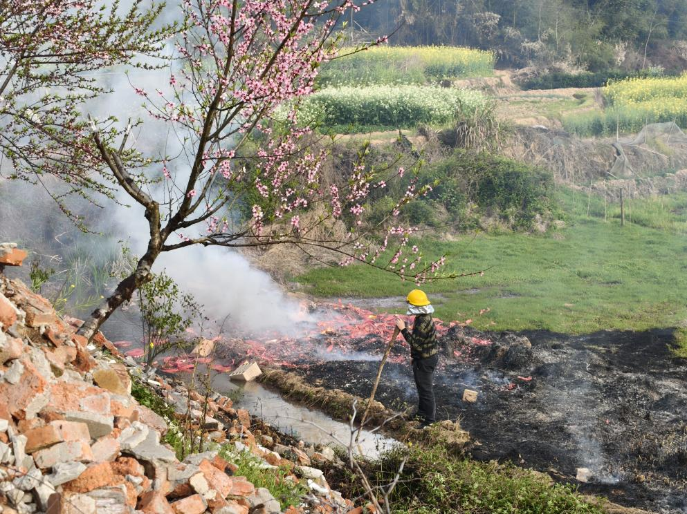 汉寿县军山铺镇：多措并举筑牢烟花爆竹安全防线