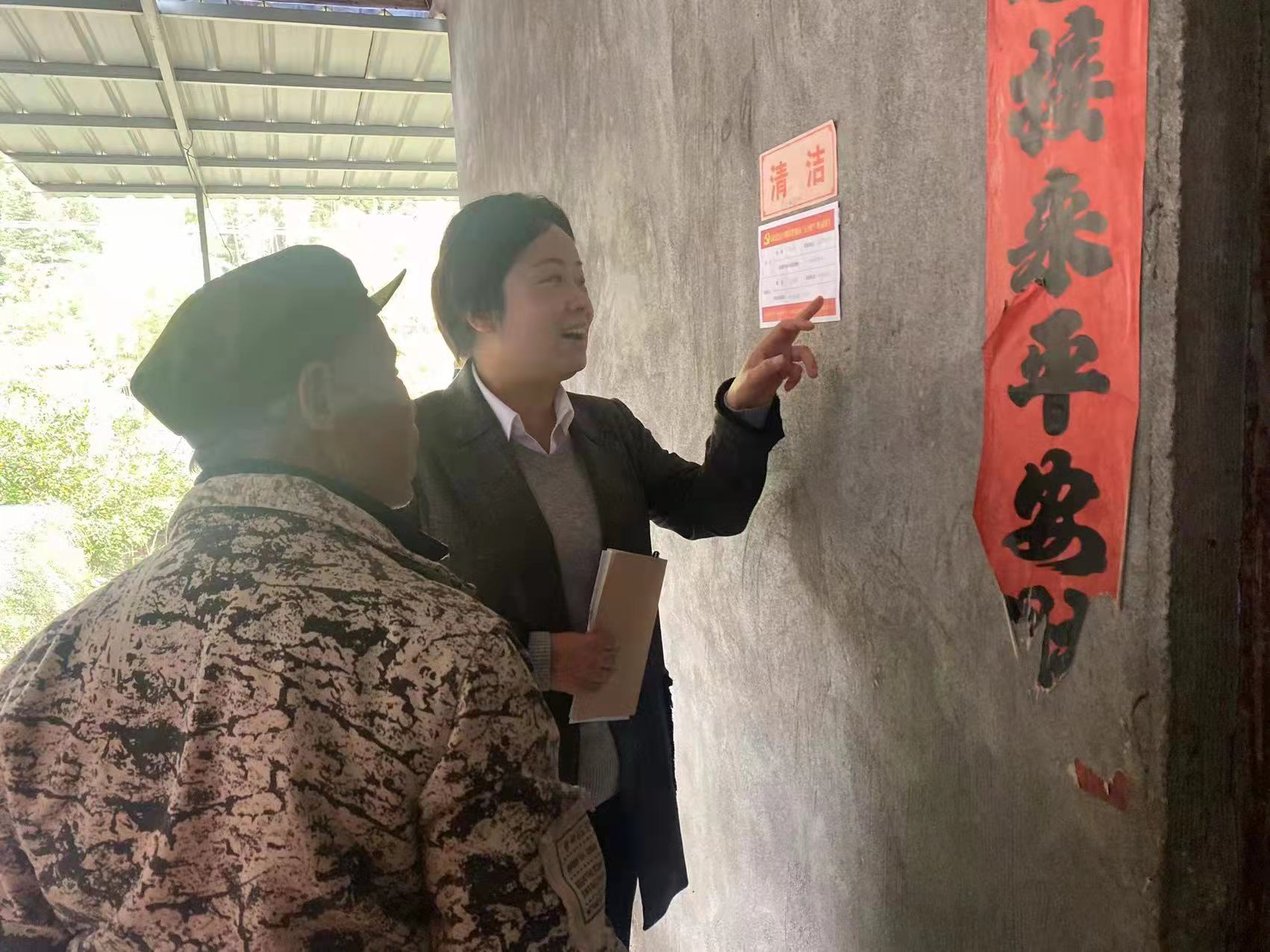 石径霞到袁家镇指导“四美”共建工作