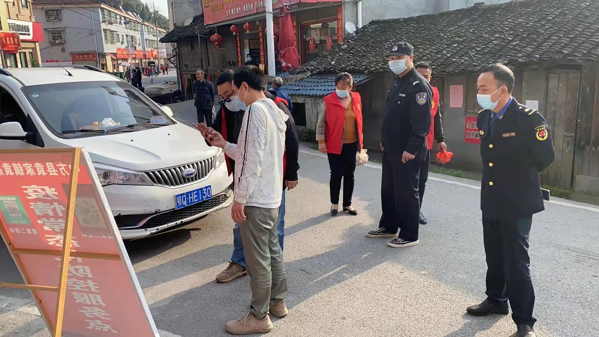 袁家镇：强化值班值守 严把疫情防控关口