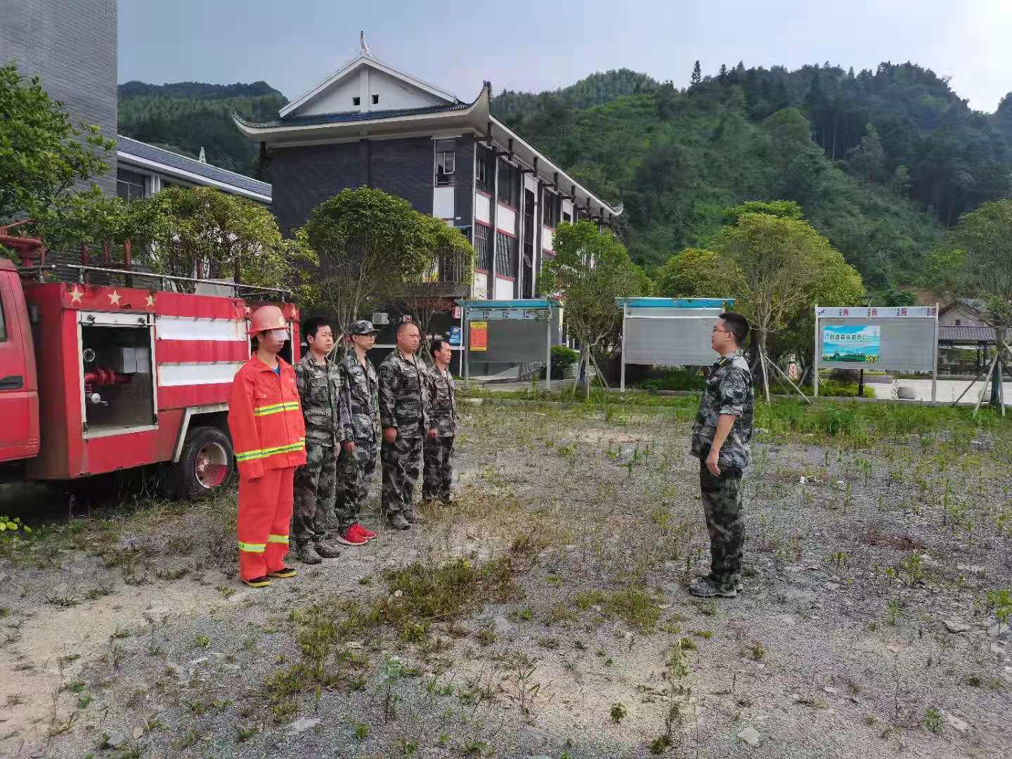 蒿吉坪瑶族乡开展应急消防拉练活动