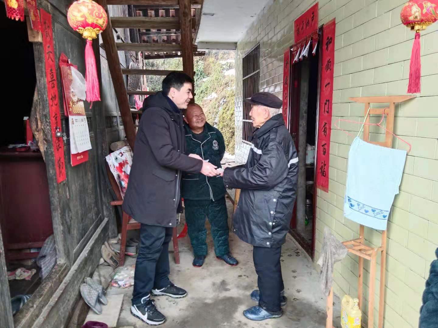 蒿吉坪瑶族乡：开展雪后大走访志愿活动