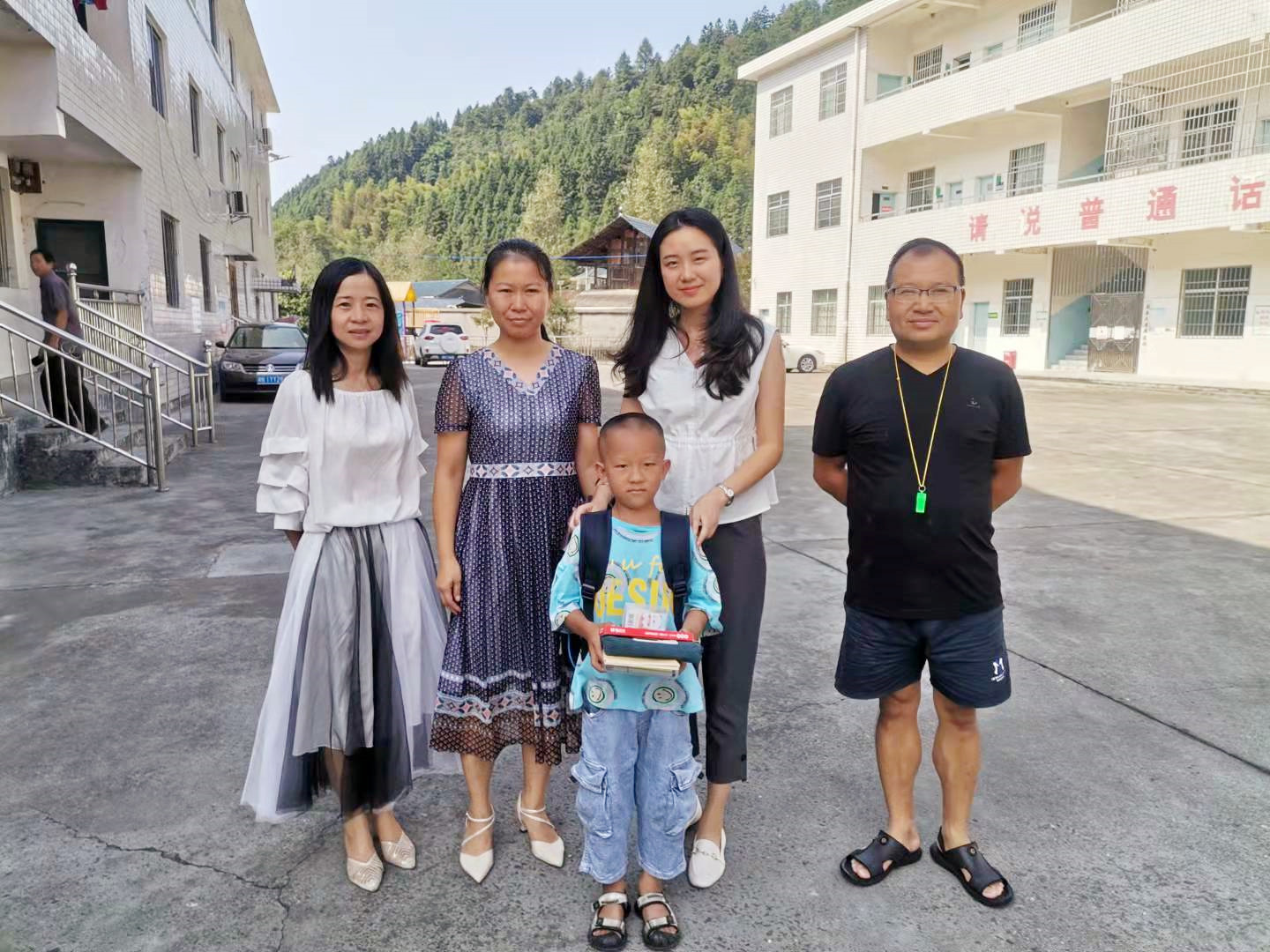 中方县市场监管局开展“点亮微心愿·党群圆梦行”结对帮扶活动