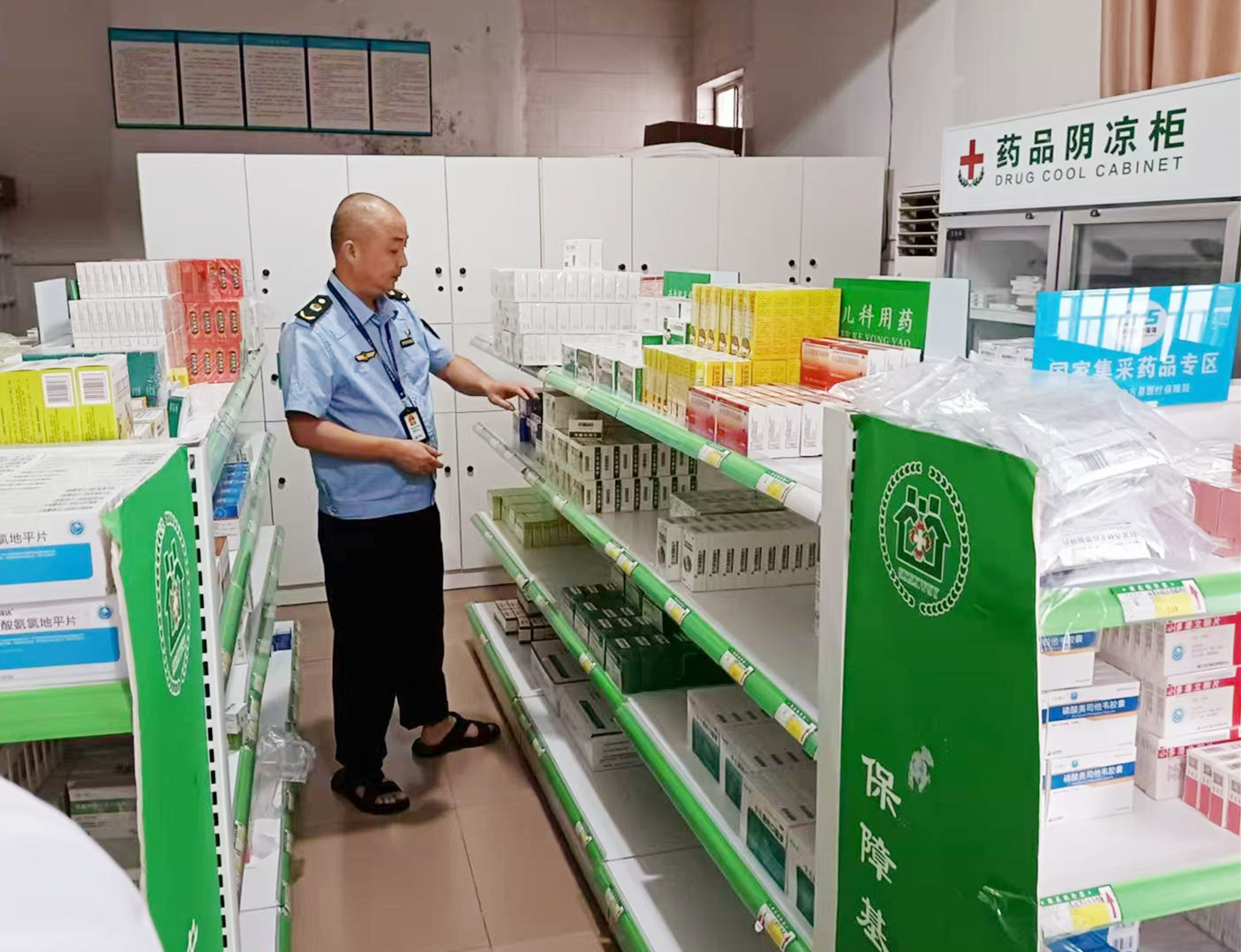 怀化市市场监督管理局到中方县开展药品经营使用环节飞行检查