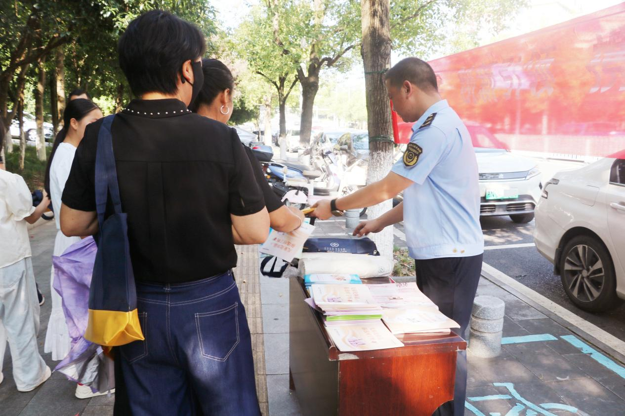 多维发力普及安全知识 筑牢民生用药防护网—— 中方县开展2026年药品安全宣传周系列活动