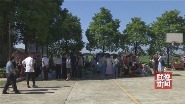 河洑镇：农产品展销会助力脱贫攻坚