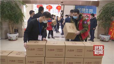 爱心企业向芙蓉街道无偿捐赠200箱牛奶