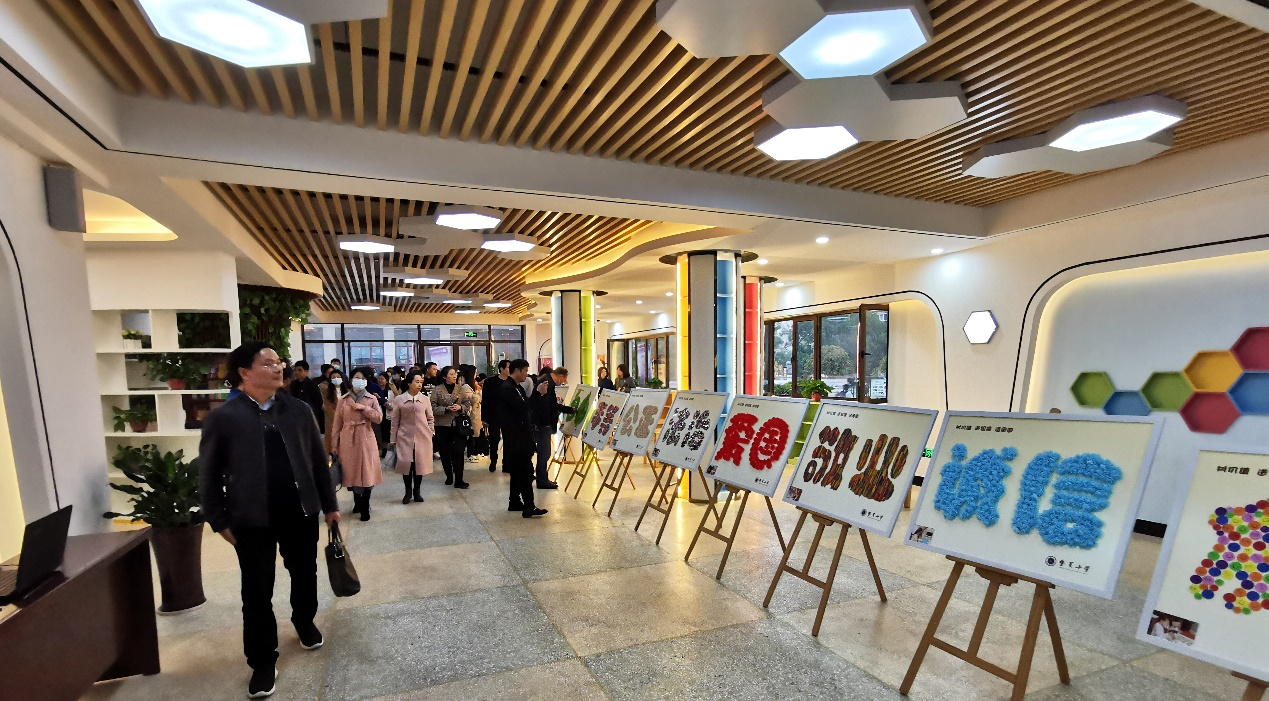 武陵区教育系统党建培训示范班走进紫菱小学观摩交流党建工作