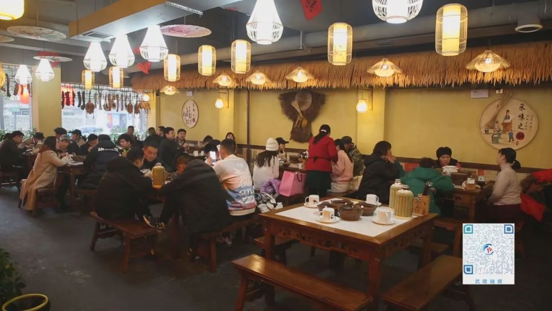 寒冬里的“热”经济