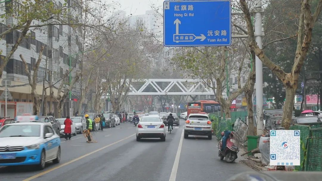 人民路新建两座人行天桥  缓解周边交通压力
