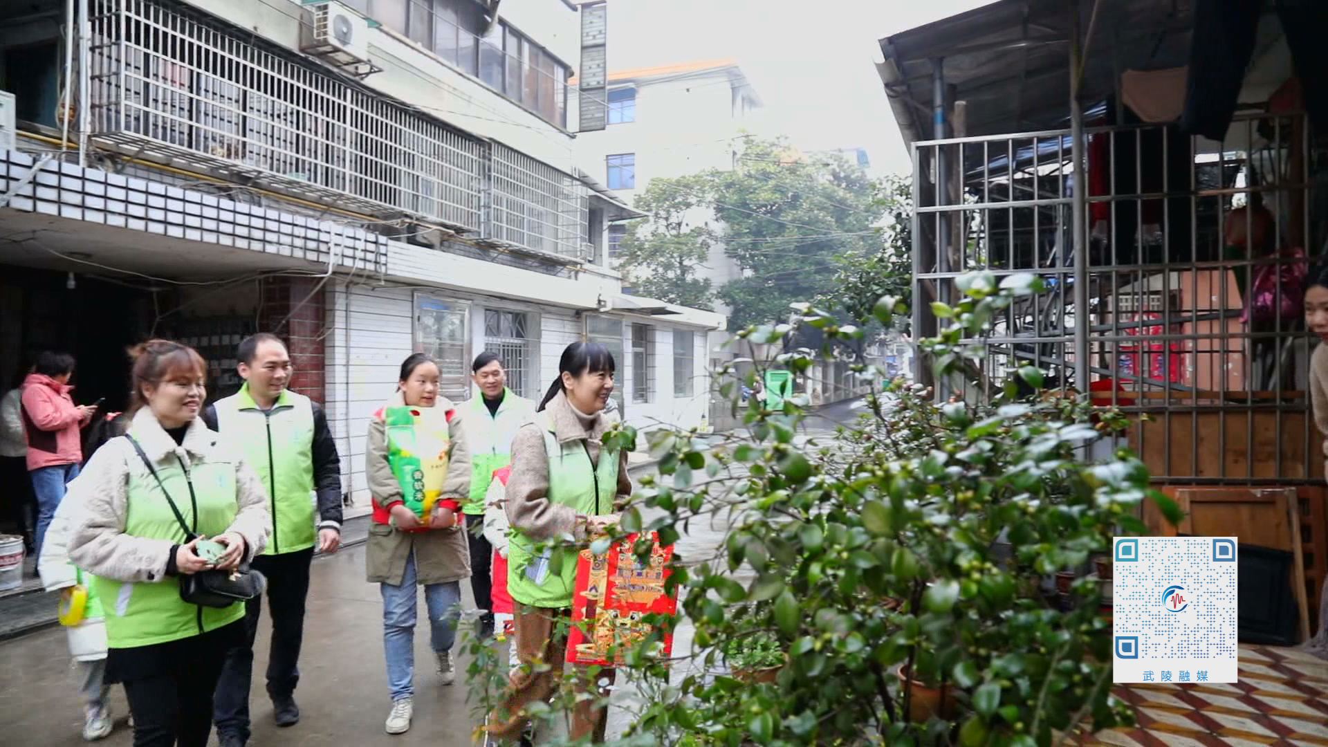 武陵区：志愿者暖心相伴  留守亲人开心过年