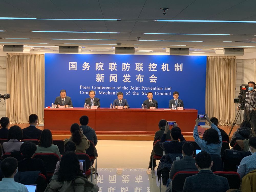 有关新冠疫苗，今天的这场发布会，信息量很大