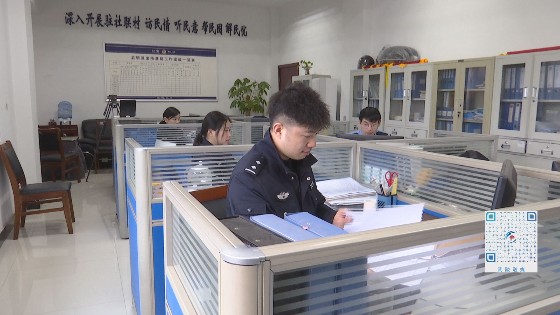 启明派出所破获一起砸车盗窃案