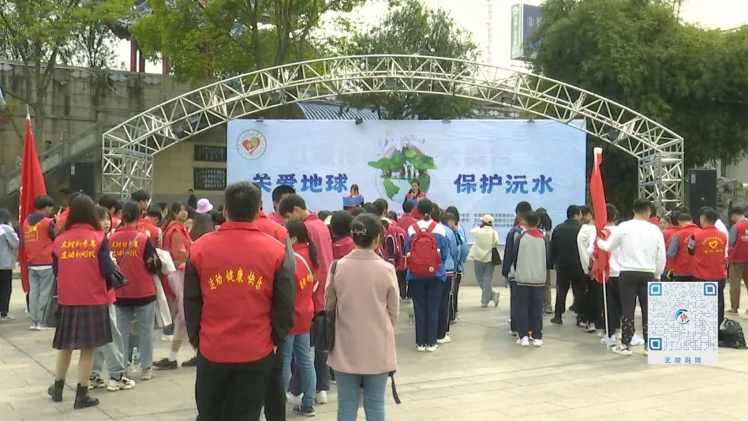 百名志愿者沅江颂诗歌  “唱”响环保主旋律