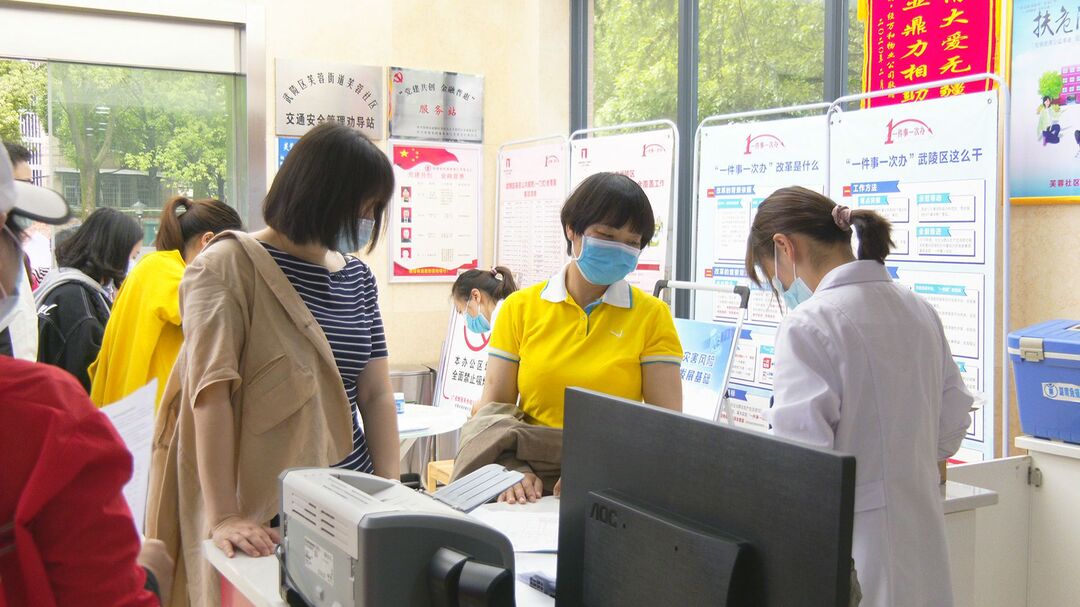 我为群众办实事 芙蓉社区：疫苗接种进社区 为民服务“零距离”