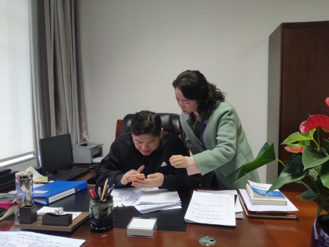 永安街道新东街社区：普查员再度“出发”，争分夺秒开展长表登记