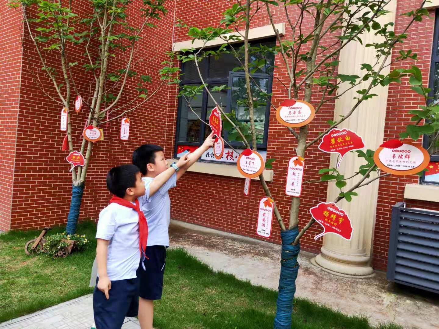 常德市武陵区第一小学： 学英雄、颂英雄、敬英雄